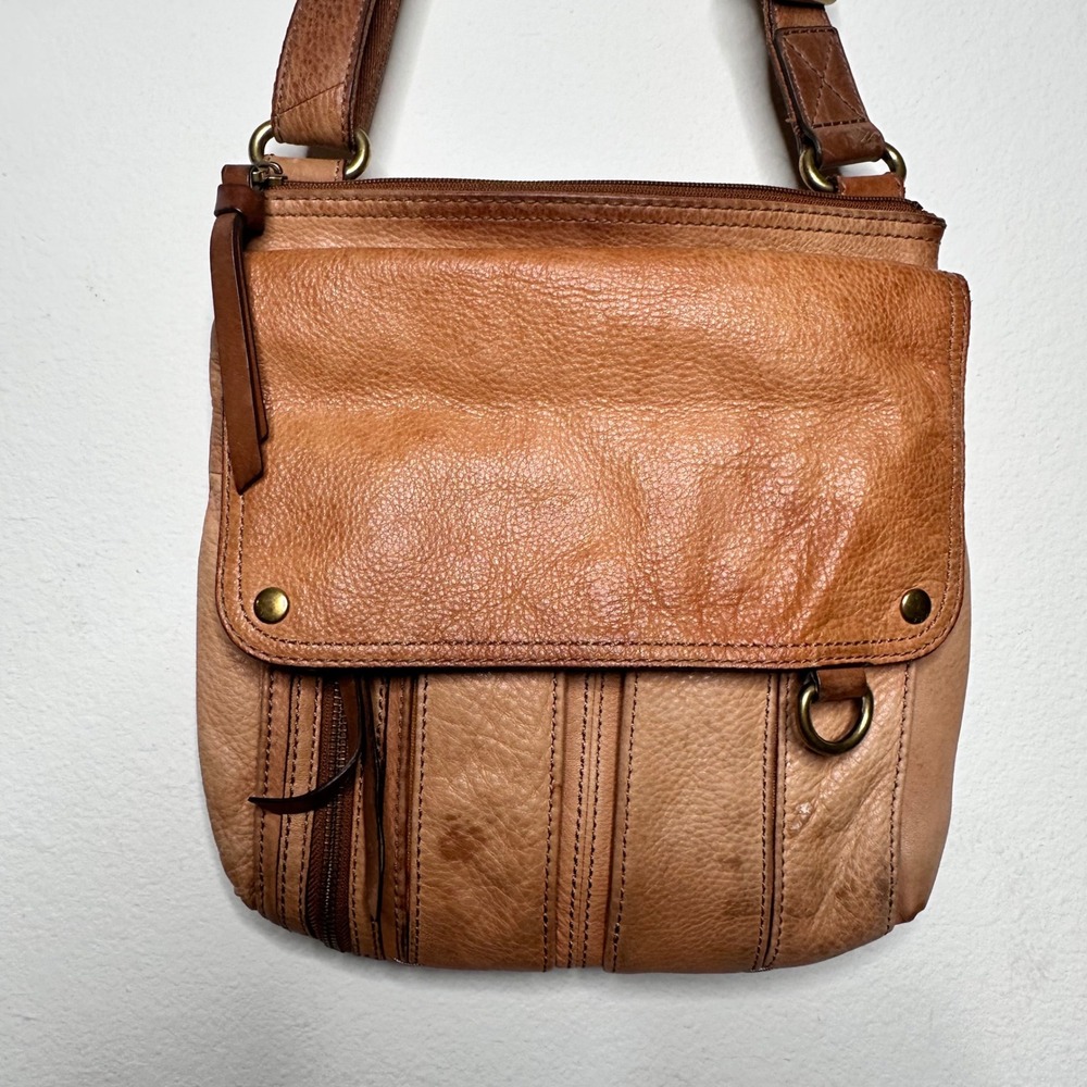 Fossil Morgan Traveler Crossbody Bag Tan Pebbled Leather Top Zip Boho Worn In